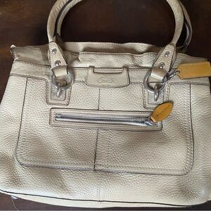 Coach Penelope Purse Leather Cream
Used condition. Few scratches, marks scuffs
